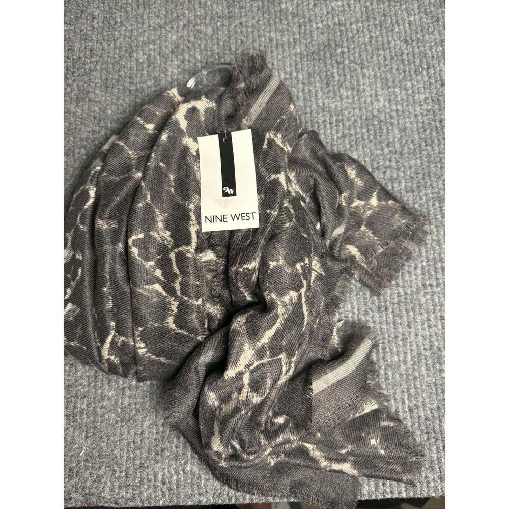 NWT Nine West Gray Leopard Print Scarf - One Size